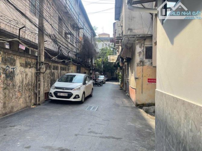 Nguyễn Chí Thanh, 30m² 6 Tầng, Lô Góc 2 Thoáng Giá 9.4 Tỷ ô tô đỗ cửa