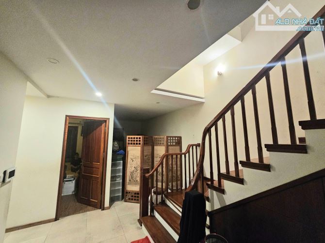 Bán Gấp Siêu Phẩm Nhà Phố Ngọc Khánh Ba Đình Ô Tô Tránh DT 85M 5T MT 5M Giá 33.8Tỷ