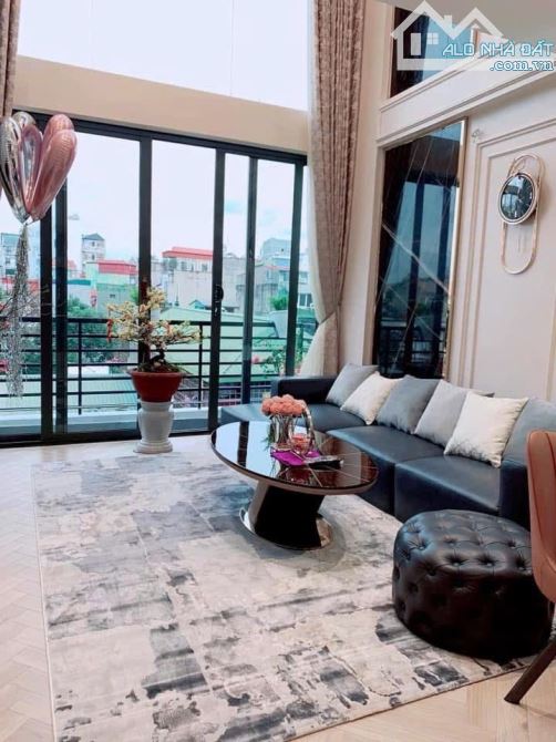 Mặt phố Trần Khát Chân- mặt sau là ngõ,7 tầng thang máy, mặt tiền 5.2m, dòng tiền 50 tr/th