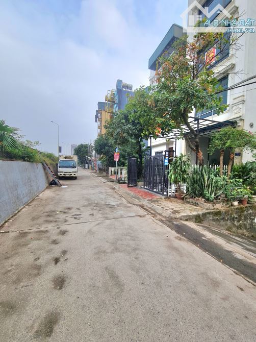 Bán 90m2 đất mặt phố An Dương Vương Tây Hồ mặt tiền 5m. Giá 25.5 tỷ