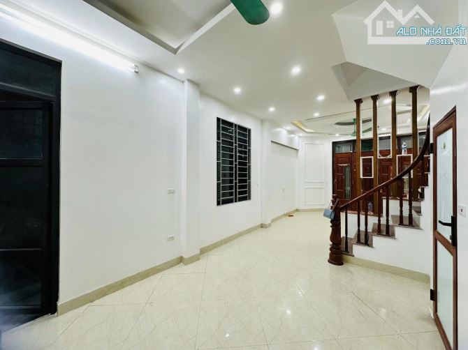 Bán Nhà Riêng Hoàng Hoa Thám - Siêu Phẩm Phân Lô Oto Đỗ Cửa Ô Chờ Thang Máy - 60m 5 Tầng