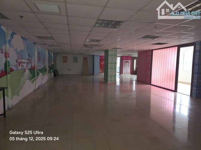 HƠN 900M2 SÀN VĂN PHÒNG THƯƠNG MẠI - TÒA NHÀ LÔ GÓC 2 MẶT PHỐ - GẦN NGÃ 7 Ô CHỢ DỪA