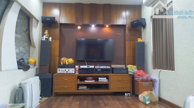 Mặt Phố Minh Khai, Vỉa hè kinh doanh, 7 tầng Thang Máy, dt 85m, m.tiền 12.4m, Giá 49.5 tỷ.