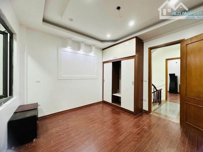 Phố Thuỵ Khuê thông Võng Thị- 3 Mặt thoáng- Ô chờ thang máy- Dt 43/50m2, 6 tầng- Hơn 9 Tỷ