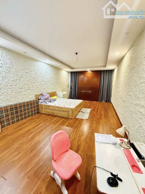 Bán nhà phân lô phố Lạc Trung, Hai Bà Trưng ô tô tránh, 4 tầng 70m2 giá 26 tỷ