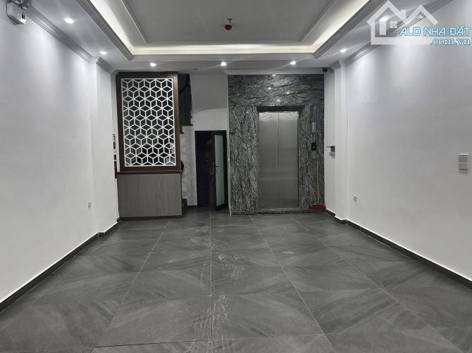 Bán nhà ô tô vào nhà phố Phạm Tuấn Tài: dt 45m, 7 tầng, thang máy, m 4.5m, giá 26 tỷ