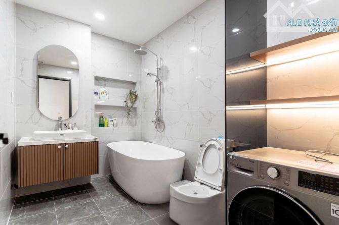 Bán  nhanh nhà 1T1L( 8.8 x26) Nguyễn Trung Trực gồm 3PN 2WC, SHR hoàn công giá 3 tỷ - 2