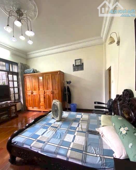 Bán nhà HOÀNG HOA THÁM, Ba Đình. Mặt ngõ, Phân lô, oto qua nhà. Ngõ nông, thoáng. Gần phố.