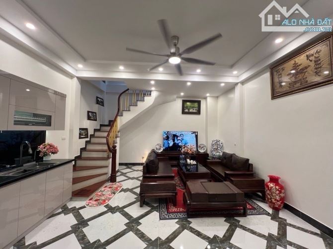 PHÂN LÔ LẠC TRUNG - GARA - KINH DOANH - LÔ GÓC - 36m2 - 5 TẦNG