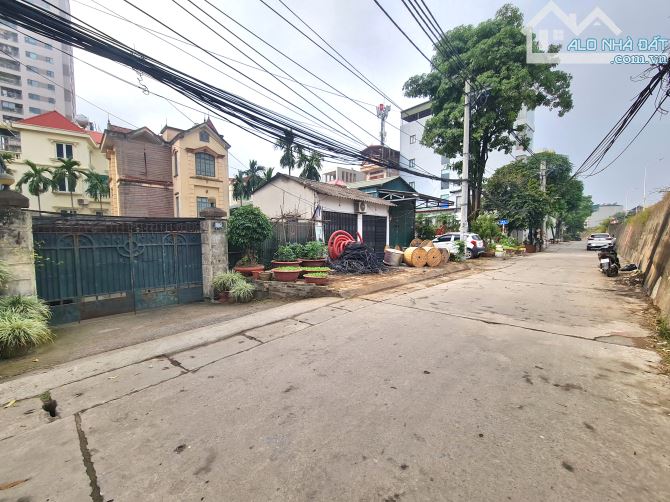 Bán 123m2 đất mặt phố An Dương Vương Tây Hồ mặt tiền 5m. Giá 28 tỷ