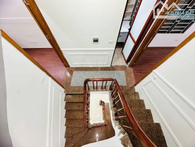 Phố Thuỵ Khuê thông Võng Thị- 3 Mặt thoáng- Ô chờ thang máy- Dt 43/50m2, 6 tầng- Hơn 9 Tỷ