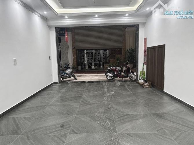 Bán nhà ô tô vào nhà phố Phạm Tuấn Tài: dt 45m, 7 tầng, thang máy, m 4.5m, giá 26 tỷ