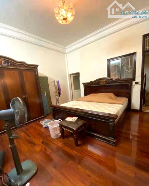 Bán nhà HOÀNG HOA THÁM, Ba Đình. Mặt ngõ, Phân lô, oto qua nhà. Ngõ nông, thoáng. Gần phố.