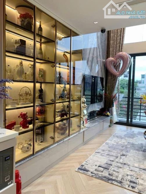 Mặt phố Trần Khát Chân- mặt sau là ngõ,7 tầng thang máy, mặt tiền 5.2m, dòng tiền 50 tr/th