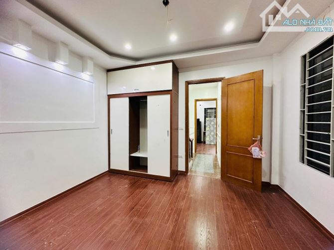 Bán Nhà Riêng Hoàng Hoa Thám - Siêu Phẩm Phân Lô Oto Đỗ Cửa Ô Chờ Thang Máy - 60m 5 Tầng