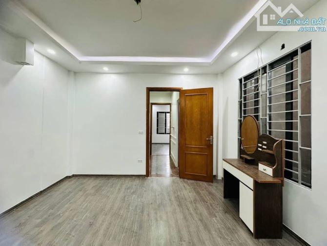 Phố Thuỵ Khuê thông Võng Thị- 3 Mặt thoáng- Ô chờ thang máy- Dt 43/50m2, 6 tầng- Hơn 9 Tỷ