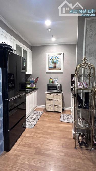 bán căn hộ Park 12 Times city - Lô góc 2 thoáng, tặng lại full nội thất cao cấp.