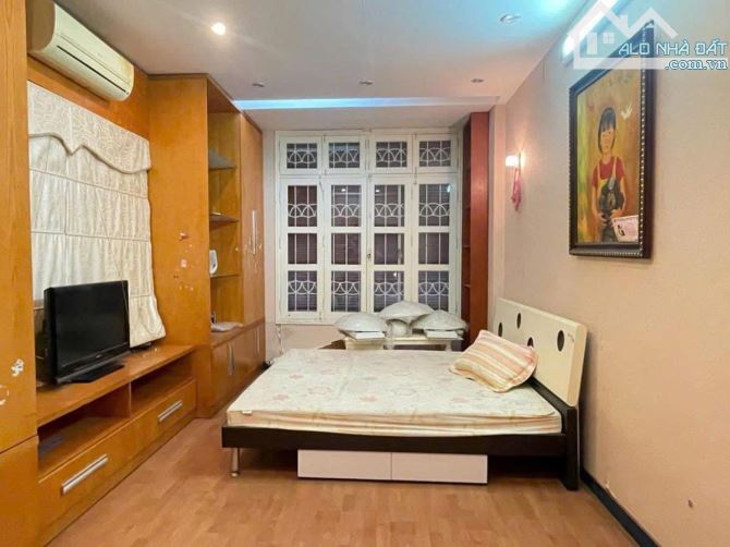 Nguyễn Chí Thanh, 30m² 6 Tầng, Lô Góc 2 Thoáng Giá 9.4 Tỷ ô tô đỗ cửa