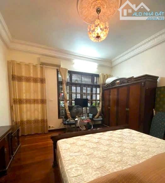 Bán nhà HOÀNG HOA THÁM, Ba Đình. Mặt ngõ, Phân lô, oto qua nhà. Ngõ nông, thoáng. Gần phố.