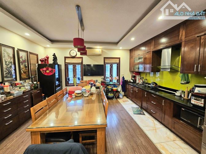 Bán Gấp Siêu Phẩm Nhà Phố Ngọc Khánh Ba Đình Ô Tô Tránh DT 85M 5T MT 5M Giá 33.8Tỷ