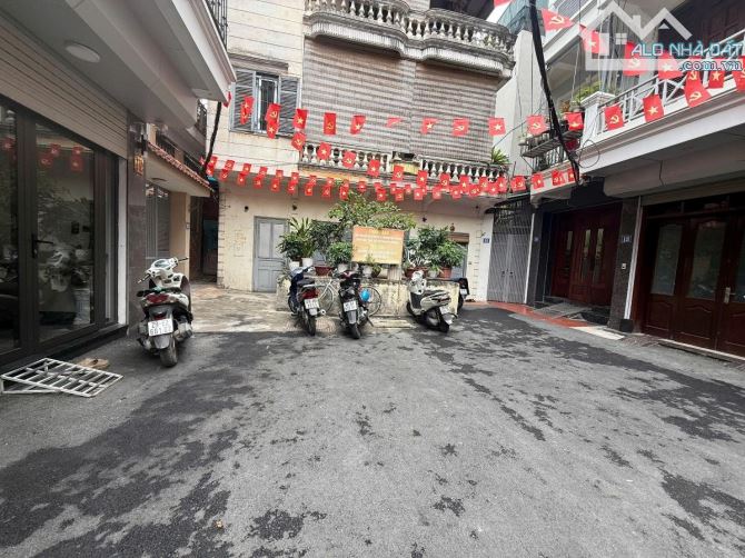 Bán Nhà Riêng Hoàng Hoa Thám - Siêu Phẩm Phân Lô Oto Đỗ Cửa Ô Chờ Thang Máy - 60m 5 Tầng