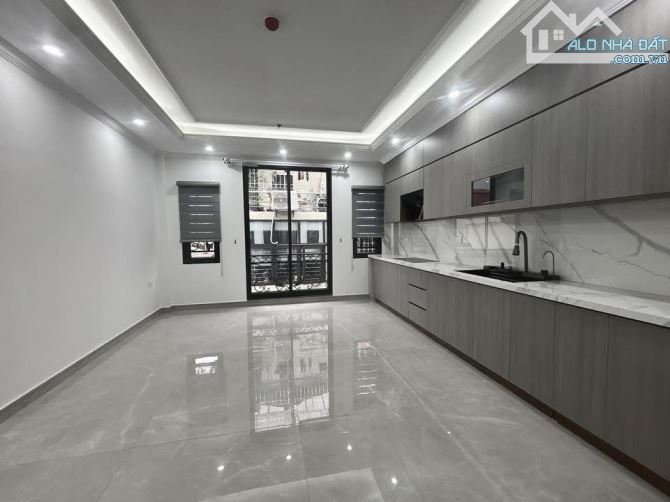 Bán nhà ô tô vào nhà phố Phạm Tuấn Tài: dt 45m, 7 tầng, thang máy, m 4.5m, giá 26 tỷ