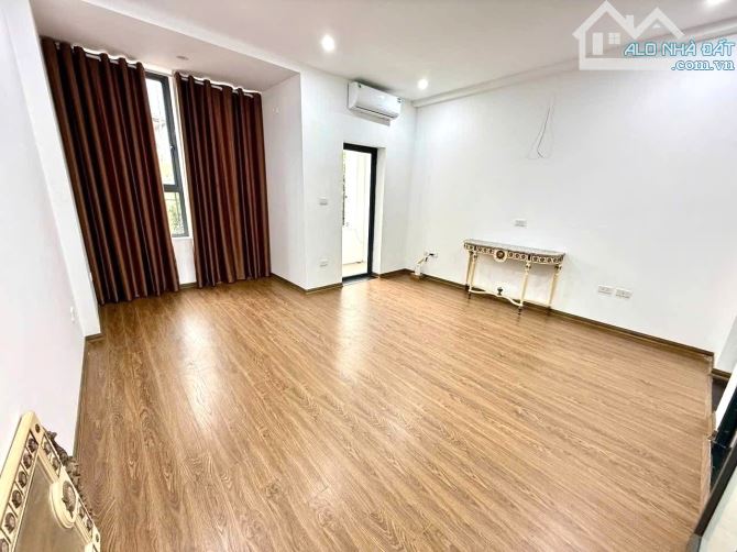 Bán nhà VẠN BẢO, Vạn Phúc. Mặt ngõ, Phân lô, oto tránh. THANG MÁY. Gần phố.