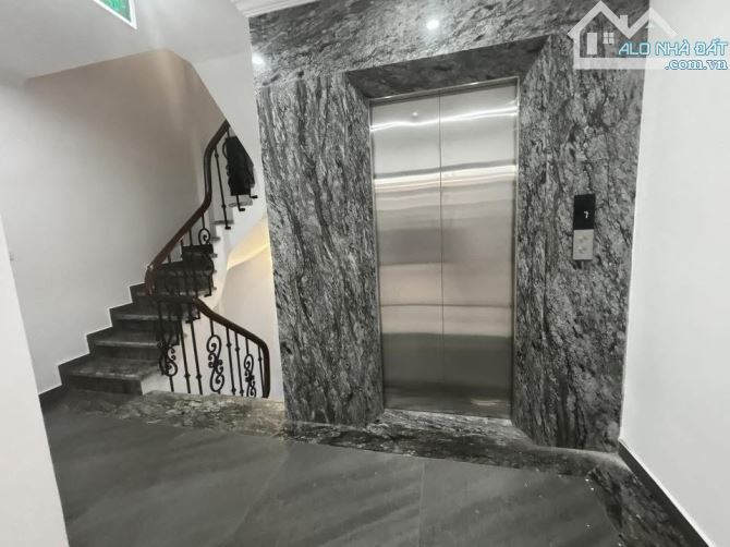 Bán nhà ô tô vào nhà phố Phạm Tuấn Tài: dt 45m, 7 tầng, thang máy, m 4.5m, giá 26 tỷ
