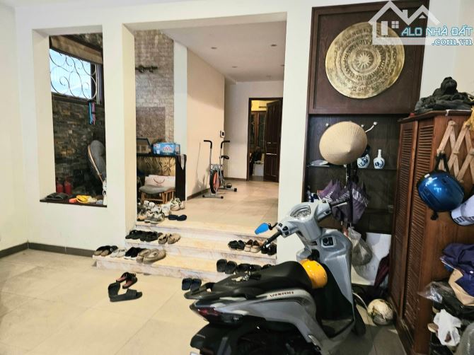 Bán Gấp Siêu Phẩm Nhà Phố Ngọc Khánh Ba Đình Ô Tô Tránh DT 85M 5T MT 5M Giá 33.8Tỷ