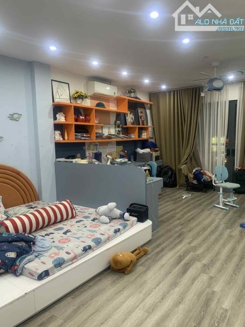 Mặt phố Trần Khát Chân- mặt sau là ngõ,7 tầng thang máy, mặt tiền 5.2m, dòng tiền 50 tr/th