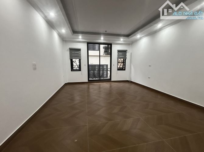 Bán nhà ô tô vào nhà phố Phạm Tuấn Tài: dt 45m, 7 tầng, thang máy, m 4.5m, giá 26 tỷ