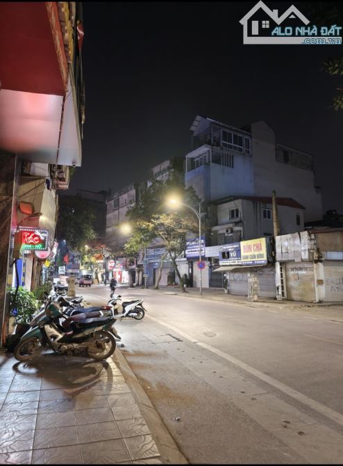 - Chính chủ cần bán nhà mặt phố Vọng 150m2 x 7 tầng thang máy, vỉa hè, cho thuê dc 80tr/1t