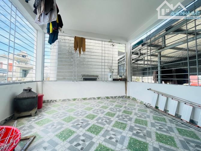 Nhà đẹp lô góc ngõ 89 Bằng Liệt 20m ra oto tránh, ngõ rộng thoáng,45m2 full đồ.Giá 10.1 tỷ