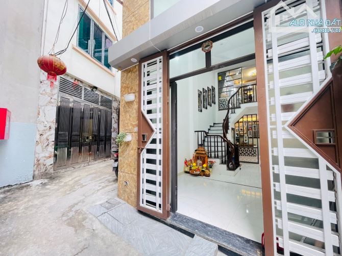 Nhà đẹp lô góc ngõ 89 Bằng Liệt 20m ra oto tránh, ngõ rộng thoáng,45m2 full đồ.Giá 10.1 tỷ