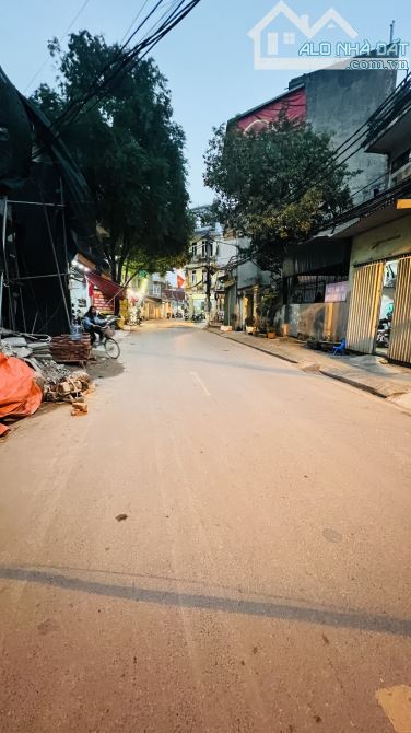 Đất mặt phố Thuý Lĩnh, Hoàng Mai. Mặt đường 8m, MT16,8m, DT: 150m2, giá: 33,69 tỷ.
