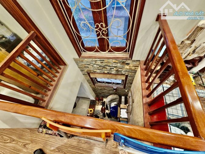 Bán nhà phân lô Ngọc Khánh, Ba Đình 83m 5 tầng MT5m 33,5 tỷ 3 THOÁNG Ô Chờ thang máy