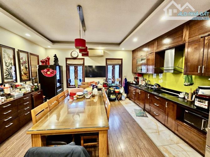 Bán nhà phân lô Ngọc Khánh, Ba Đình 83m 5 tầng MT5m 33,5 tỷ 3 THOÁNG Ô Chờ thang máy