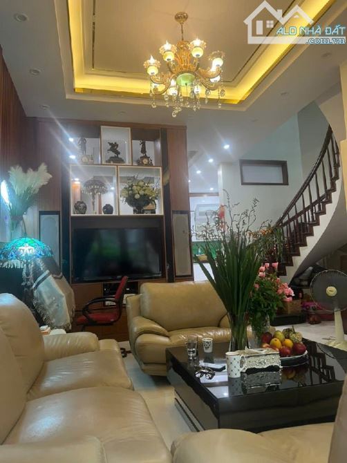 Bán nhà riêng Hồ Ba Mẫu, Đống Đa 100m2, 5 tầng, giá 21 tỷ.