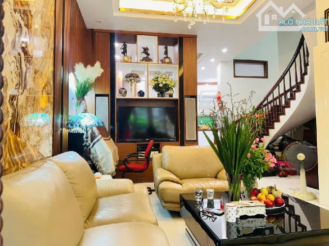 Bán nhà riêng Hồ Ba Mẫu, Đống Đa 100m2, 5 tầng, giá 21 tỷ.