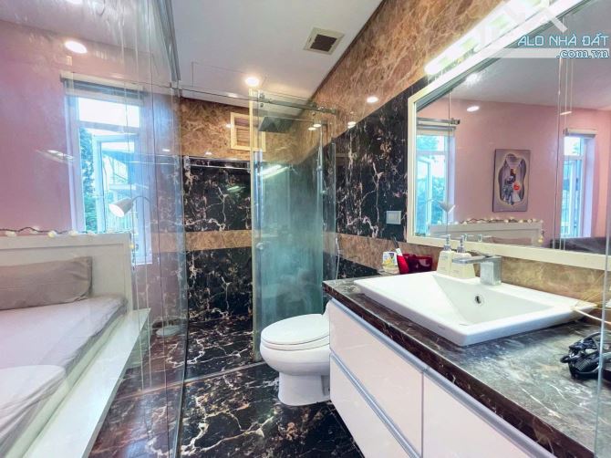 Bán nhà Đại Cồ Việt, ô tô đỗ cửa, 3 bước ra công viên, gần khu Bách Kinh Xây, thang máy