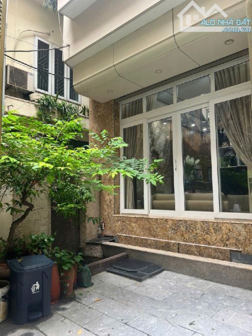 Bán nhà riêng Hồ Ba Mẫu, Đống Đa 100m2, 5 tầng, giá 21 tỷ.