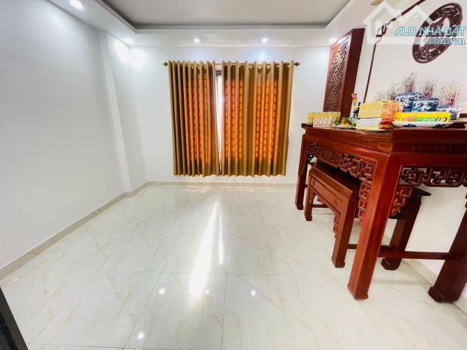 Nhà đẹp lô góc ngõ 89 Bằng Liệt 20m ra oto tránh, ngõ rộng thoáng,45m2 full đồ.Giá 10.1 tỷ