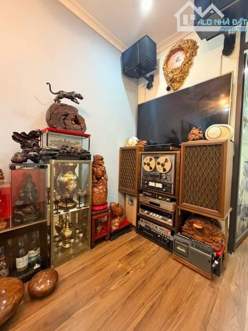 Hồ Ba Mẫu, ngõ nông rộng đẹp nhà dân xây đẹp 25m2 sổ x 3 ngủ. Giá 6.95 tỷ