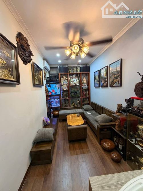 Hồ Ba Mẫu, ngõ nông rộng đẹp nhà dân xây đẹp 25m2 sổ x 3 ngủ. Giá 6.95 tỷ