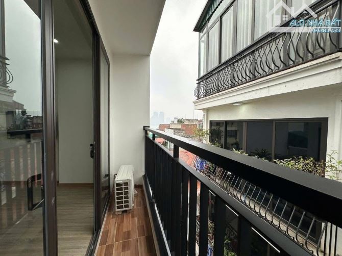Tòa Apartment Trích Sài, 80M x 8T thang máy, Ô tô 7 chỗ vào nhà, ngõ thông 40m ra tây