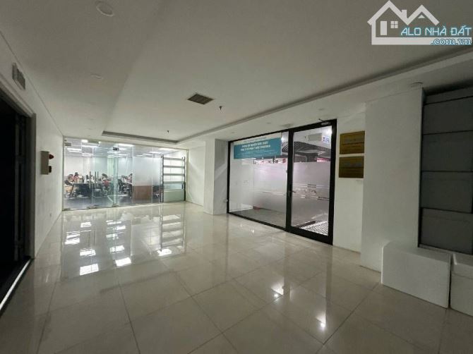 2100m2 -sàn thương mại phố Phạm Ngọc Thạch-Đống Đa-Giá 230 tỷ TL