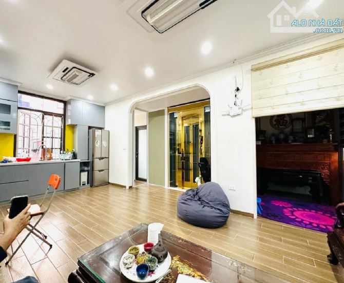 Siêu phẩm Hoàng Quốc Việt Cầu giấy, ô tô tránh ,thang máy, mặt tiền 6.8m, giá nhỉnh 17 tỷ