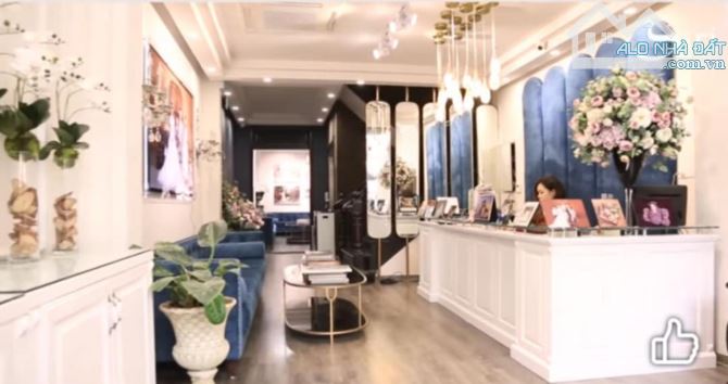 Bán nhà mặt phố Tuệ Tĩnh, 105m, 5 tầng sang chảnh, mặt tiền 4.6m, kinh doanh sầm uất