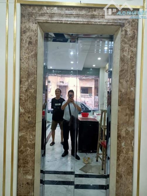 Bán nhà mặt phố Bùi Thị Xuân, 9 tầng thang máy,kinh doanh Spa, Văn phòng,sát Vincom