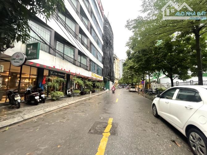 Mảnh đất vàng còn sót lại - Phố Mễ Trì - 51m x mặt tiền 4.4m - oto tải tránh - 2x tỷ